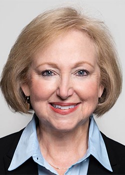 Rebecca Wilder headshot